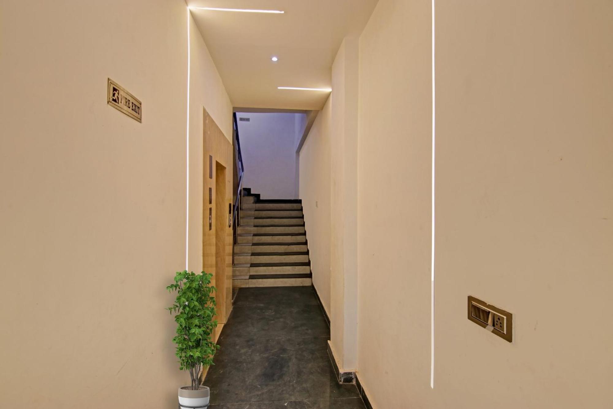 Hotel 19 West New Delhi Luaran gambar